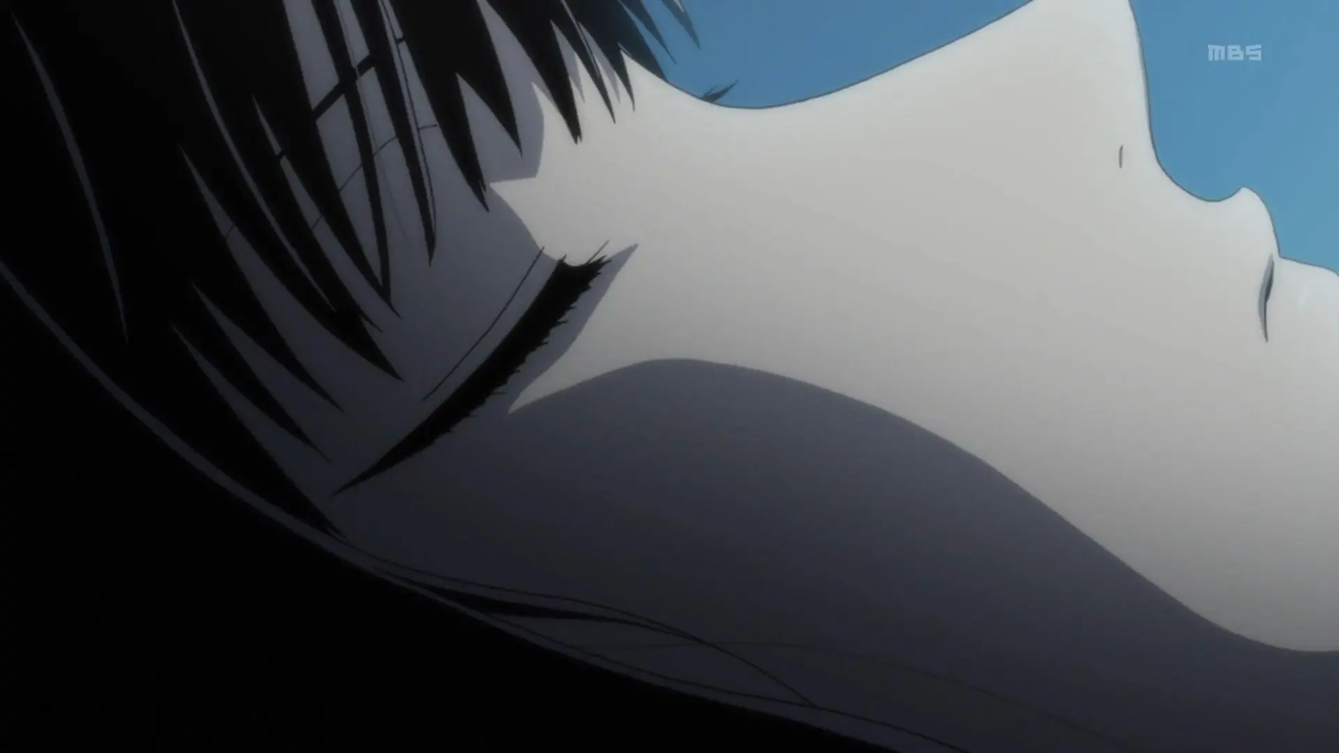 I fiori blu sboccianti su spirali fiammanti